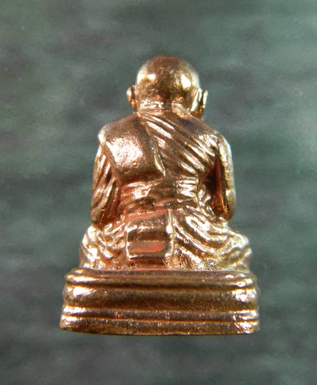 รูปหล่อโบราณหลวงปู่ทวด พิมพ์เบตงเลขใต้ฐานย้อนยุค วัดทรายขาว ปัตตานี รุ่นนิรันตราย ปี 2557 เนื้อสำริดแดงขัดยาแดง ตั้งบูชาหน้ารถได้ครับ