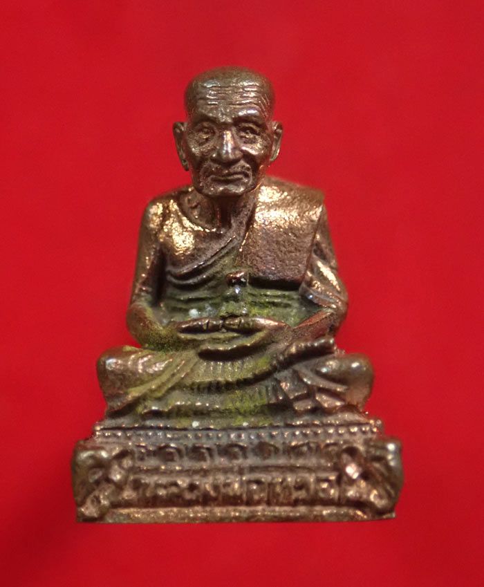 รูปหล่อลอยองค์หลวงพ่อทวด วัดช้างให้ ปัตตานี รุ่นบูรณะพระบรมธาตุเจดีย์ ปี2551 เนื้อโลหะ หมายเลข 1873 ขนาดพระสูงประมาณ 2.1 ซม. พร้อมกล่องเดิม