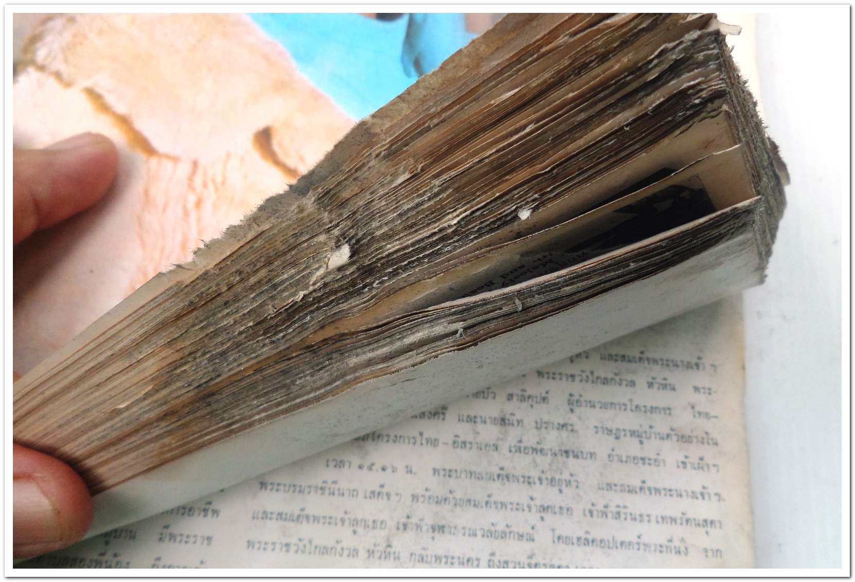 หนังสือ พระราชกรณียกิจ ระหว่าง ตค. ๒๕๑๓ - กย. ๒๕๑๔ มีตำหนิ มุมขวาล่าง