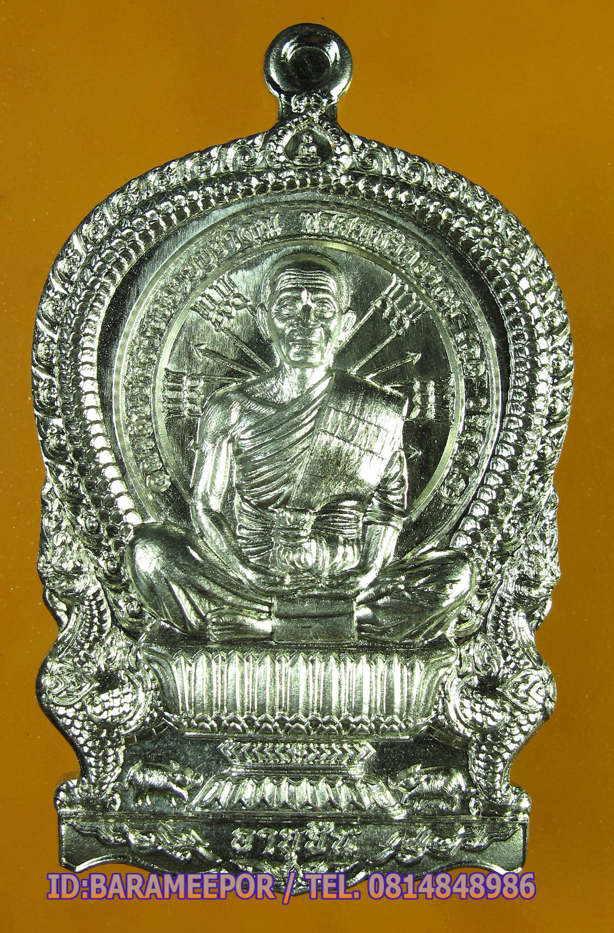 หลวงพ่อคูณ เหรียญเสมานั่งพาน รุ่น อายุยืน หลังหนุมานเชิญธง รุ่นแรก มีให้เลือก 5 เนื้อ