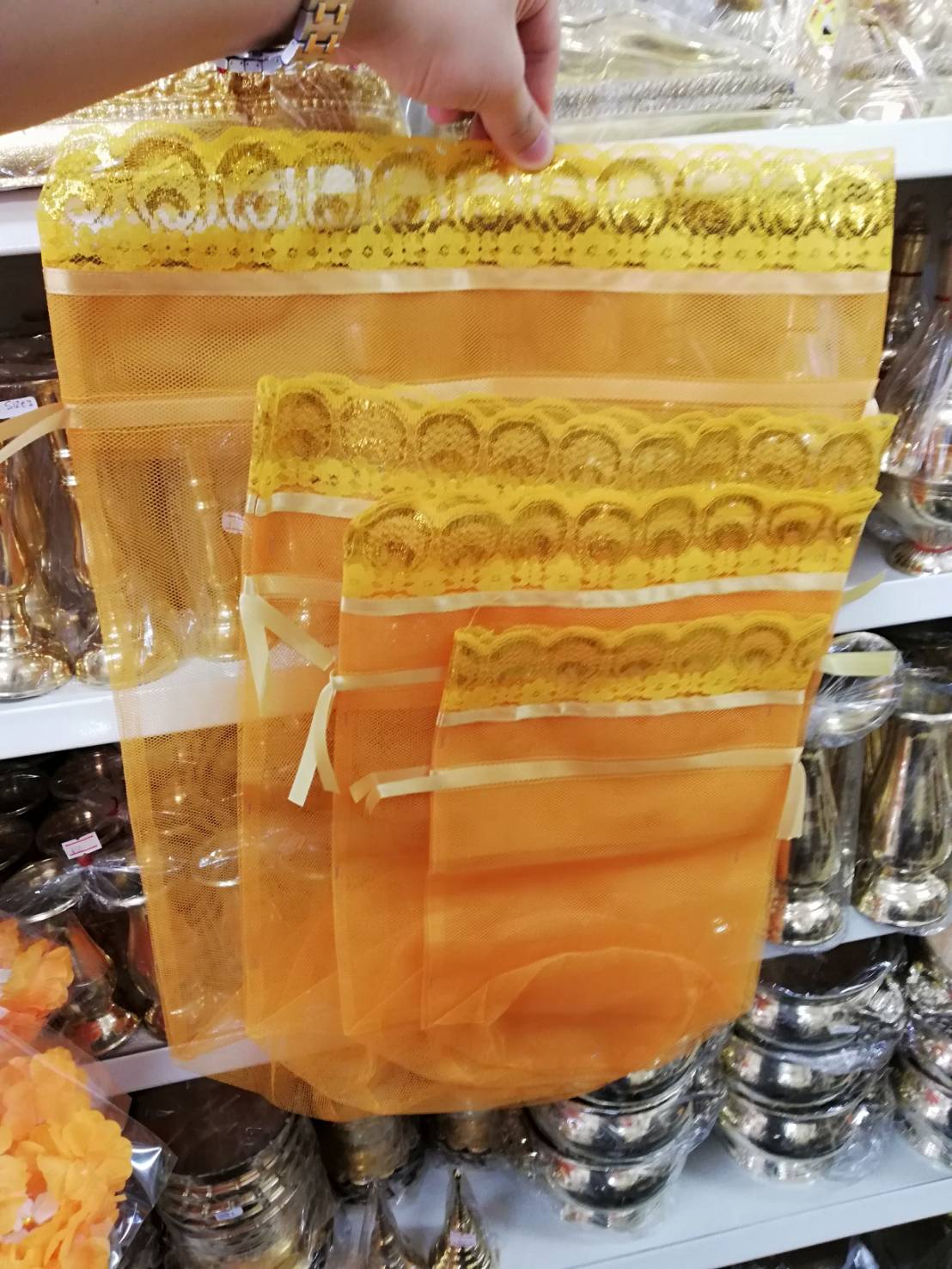 ถุงตาข่ายทอง