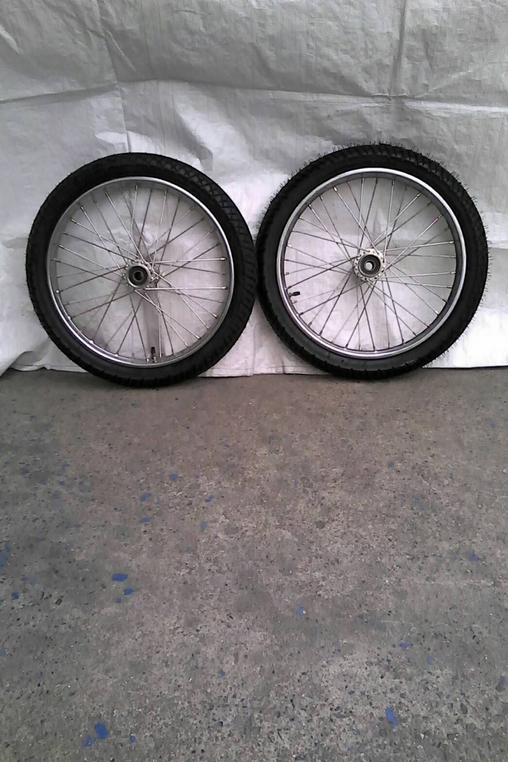 ล้อรถเข็นวงล้อ17นิ้วใหม่ยางล้อมอร์เตอร์ไซค์ ราคาคู่ละ1,400บาท