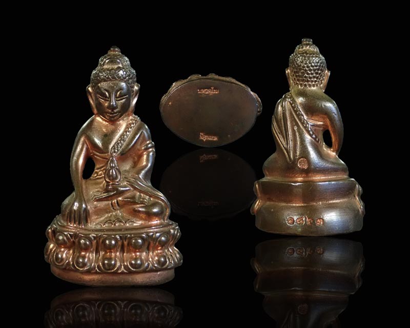 พระกริ่งจักรพรรดิ (กริ่งดัง) วัดสุทัศน์ กรุงเทพ ปี 2545 เนื้อนวะโลหะ หมายเลข 1863 ใต้ฐานตอกโค๊ตคำว่า "มหาคุโณ" และ "มีคุณมาก"