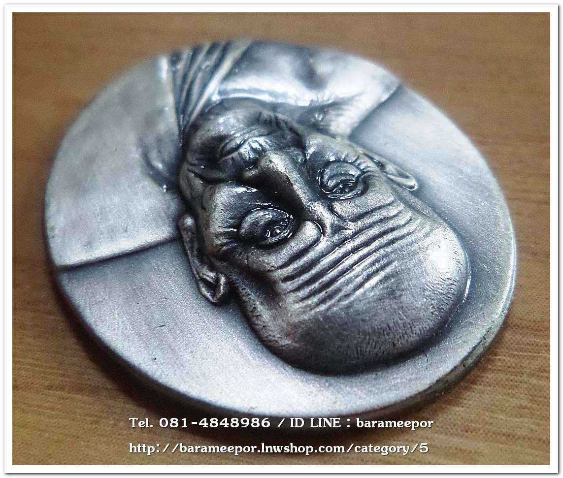 หลวงพ่อทวด รุ่นมงคลบารมี พิมพ์ใหญ่ เนื้อชุบเงินซาติน ด้านหลังภาพสีแบบโฮโลแกรม (ภาพ 3 มิติ) ตอกโค๊ต ท ..2