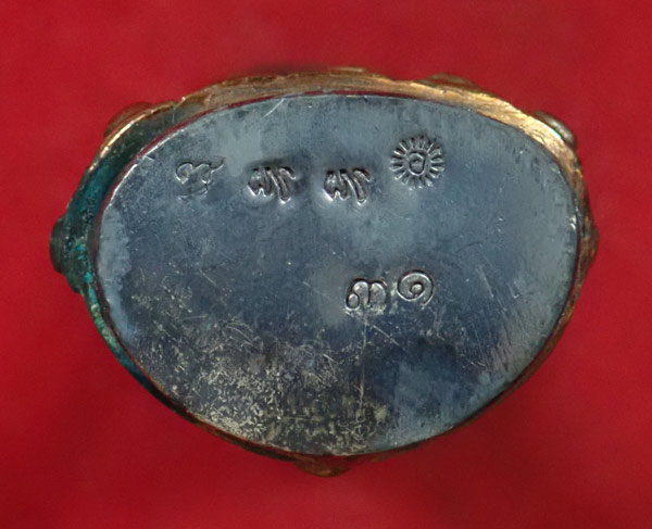 พระกริ่งปวเรศชินบัญชร รุ่นพุทธปวเรศ โครงการสังฆราชบูชาพระชันษา 100 ปี วัดบวรนิเวศวิหาร ปี 2554 เนื้อนวะก้นเงิน หมายเลข 31 พร้อมกล่องเดิมและบัตรประจำองค์พระ