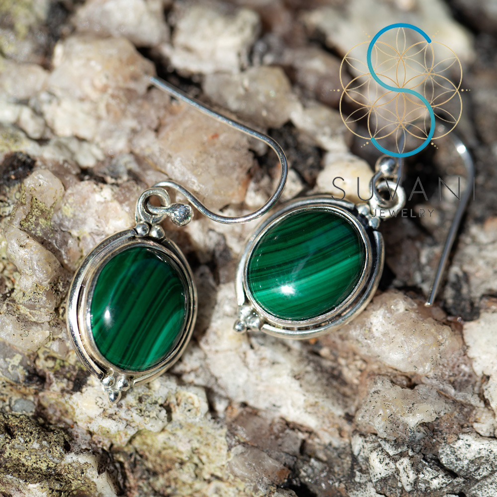 SUVANI เงินแท้ 92.5% ต่างหูหินมาลาไคต์ สีเขียว (Malachite) ต่างหูห้อย เครื่องประดับเงินแท้