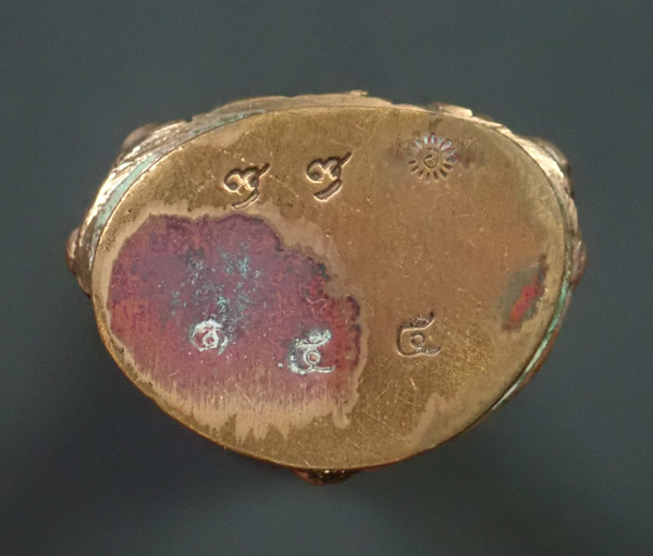 พระกริ่งปวเรศชินบัญชร รุ่นพุทธปวเรศ โครงการสังฆราชบูชาพระชันษา 100 ปี วัดบวรนิเวศวิหาร ปี 2554 เนื้อนวะก้นทองแดง หมายเลข 145 พร้อมกล่องเดิมและบัตรประจำองค์พระ