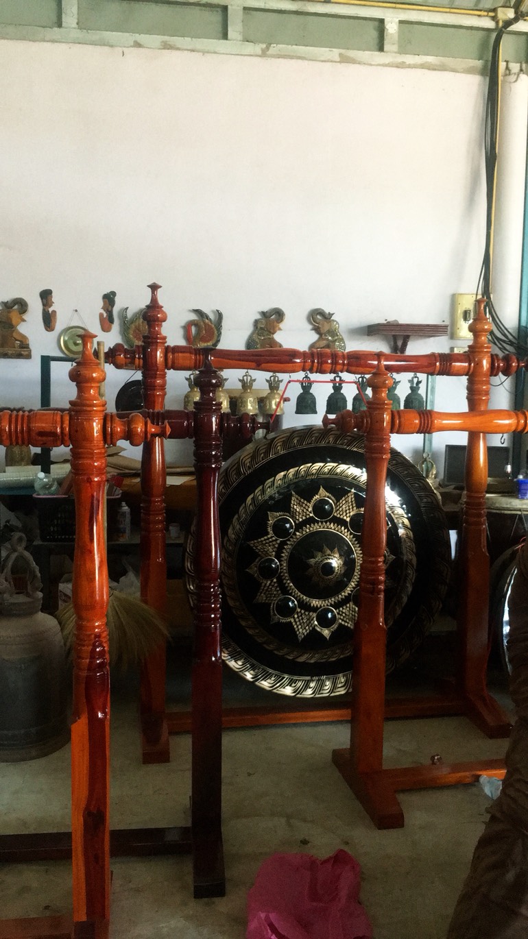 ขาตั้งฆ้องไม้ประดู่ทุ่ง เนื้องแข็ง ขนาด 80-120 เซนติเมตร (เคลือบน้ำยากันน้ำกันฝน) ตั้งกลางแจ้งได้