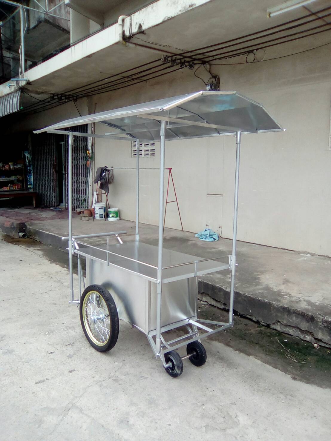 รถเข็นขายของ145 x 75 เซนติเมตรมีหลังคาพื้นด้านบนเป็นแสตนเลส
