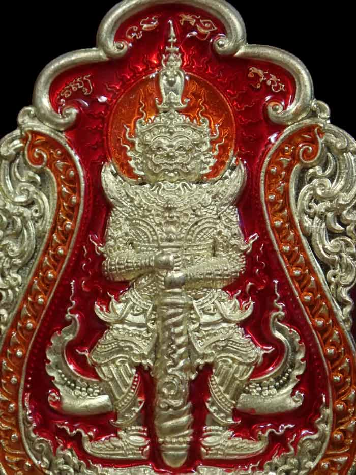 เหรียญท้าวเวสสุวรรณ รุ่นเทพประทานพร หลวงพ่อสุชาติ อภิชาโต วัดศิลาดอกไม้ จ.เพชรบูรณ์ ปี 2563 เนื้อฝาบาตรลงยา หมายเลข 232 ขนาดพระสูง 4.5 ซ.ม. พร้อมกล่องเดิม