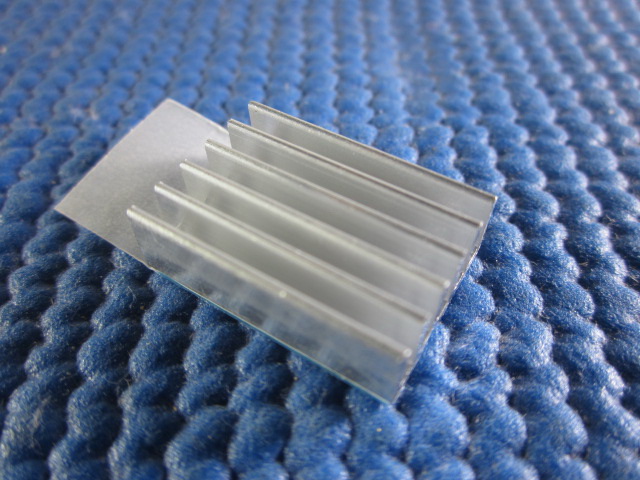 Heatsink พร้อมเทปกาวซิลิโคน ขนาด20*14สูง6mm(เงิน)