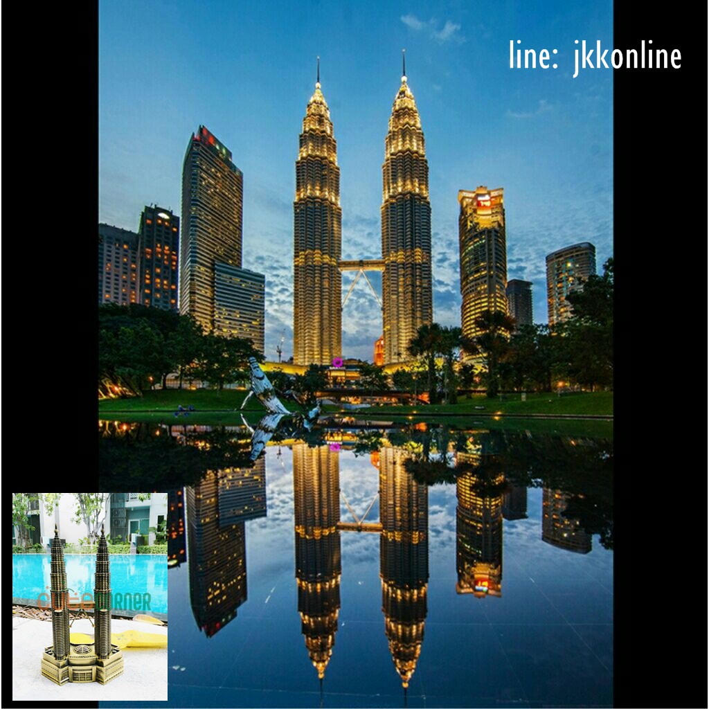 01707-โมเดลตึกแฝดเปโตรนาส 18 ซม - ฟรีค่าส่ง