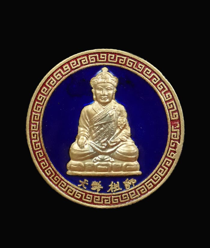 เหรียญไต้ฮงกง พระเทพวิริยาภรณ์ วัดสุทัศน์ฯ กรุงเทพ ปี 2541 เนื้อกะไหล่ทองลงยาสีน้ำเงิน ขนาดพระ 2.6 ซ.ม. พร้อมกล่องเดิม
