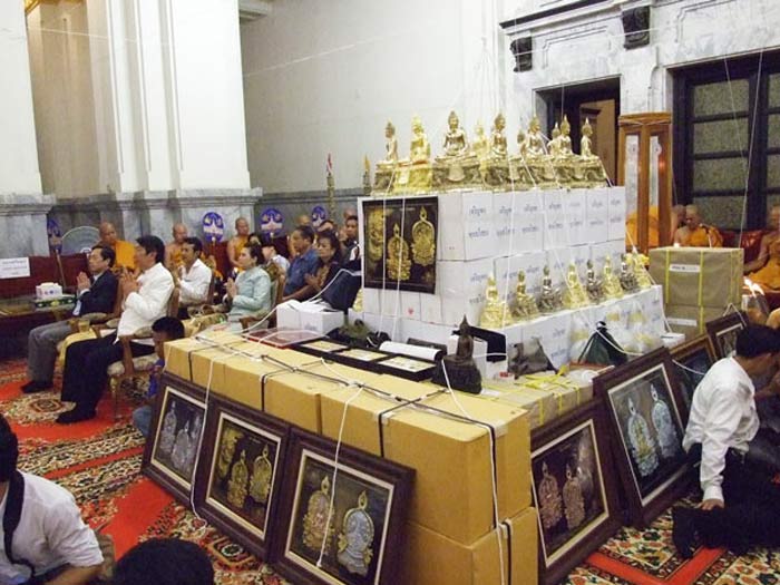 เหรียญฉลุหลวงพ่อโสธร/พระบูชา รุ่นเจริญพร ปี 2555