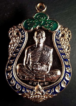 หลวงพ่อคูณ รุ่นปาฏิหาริย์ EOD เหรียญเสมา พิมพ์เต็มองค์ เนื้อกะไหล่นาก ลงยาน้ำเงิน แยกจากชุดของขวัญ