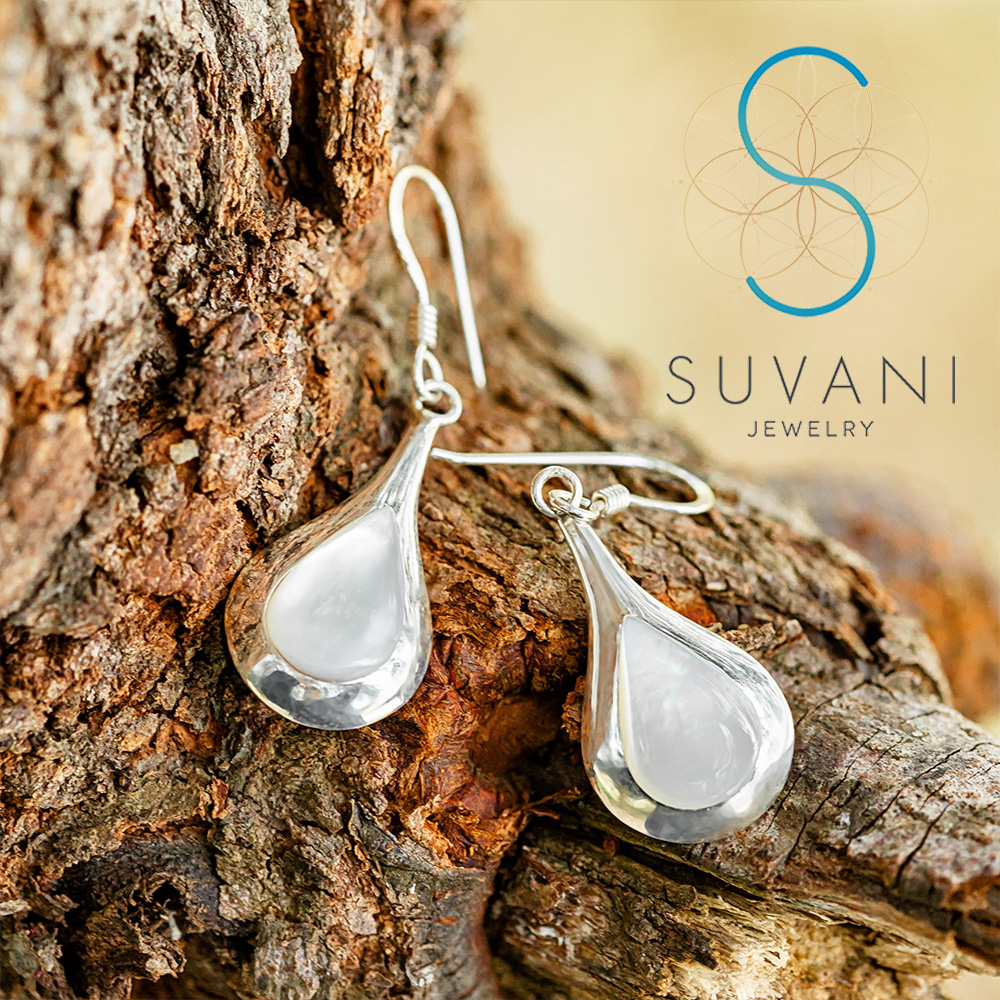SUVANI เงินแท้ 92.5% ต่างหูเปลือกหอยมุก (Mother of Pearl) ทรงหยดน้ำ ต่างหูห้อย เครื่องประดับเงินแท้