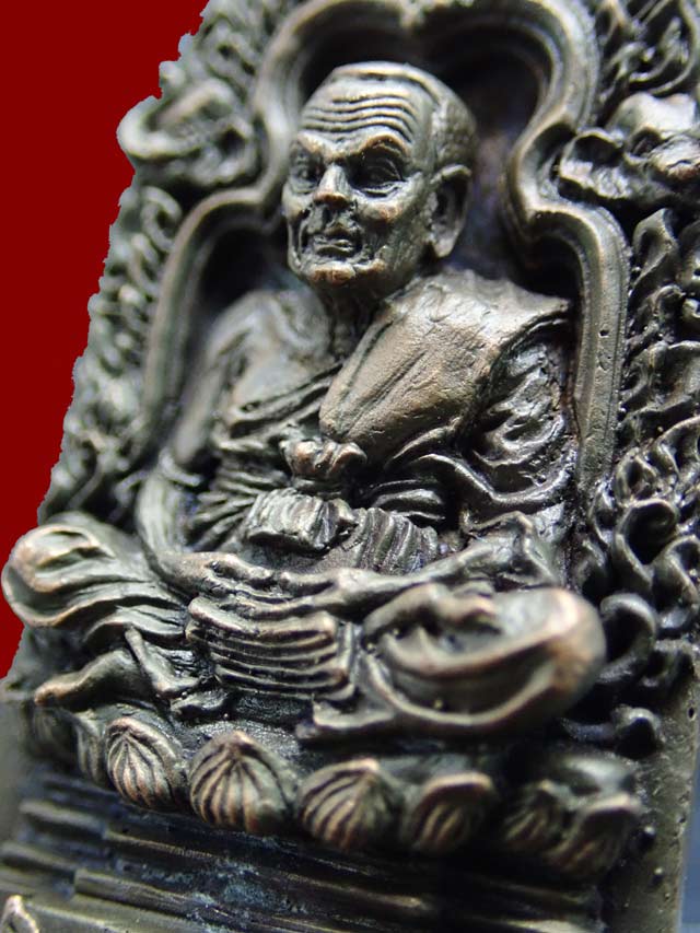 รูปหล่อเตารีด (ลายกนกคชสาร) หลวงพ่อทวด พ่อท่านเขียว วัดห้วยเงาะ ปัตตานี รุ่นกลันตัน54 ปี 2554 เนื้อทองแดงมันปู (สูงประมาณ 3.4 ซ.ม.)