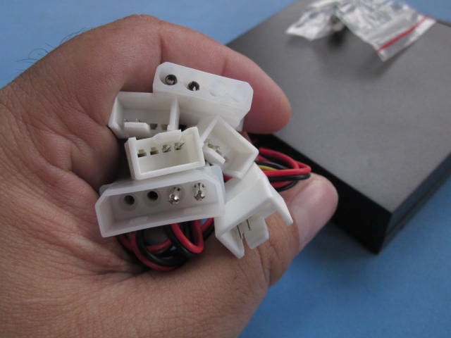 Fan controller for pc case 3.5" 4-Ports(STW-6002 ชุดปรับความเร็วรอบพัดลม)