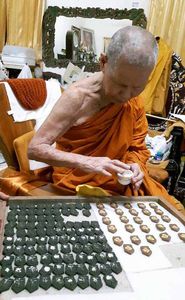 พระขุนแผนผงพรายกุมาร (รุ่นแรก) เนื้อผงพราย ตะกรุด 3k หลวงปู่บัว ถามโก ปลุกเสกเดี่ยว ณ วัดศรีบูรพาราม จ.ตราด ที่ระฤกกฐิน 2559 วัดอีแงว จ.จันทบุรี