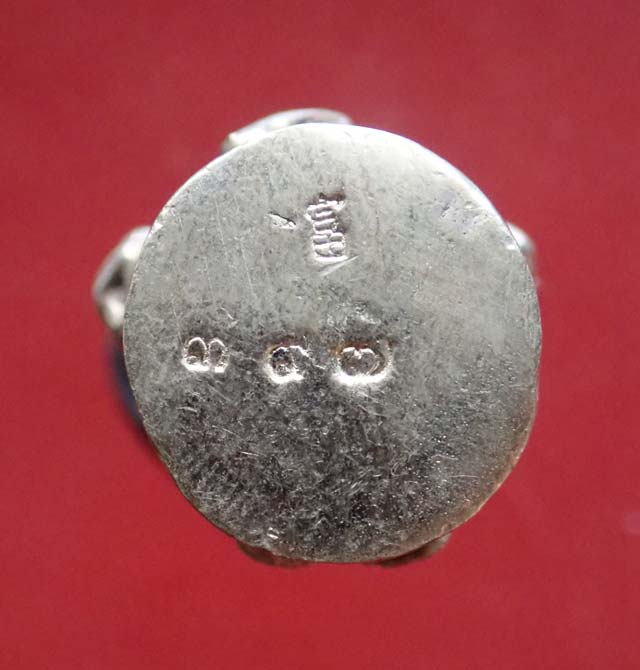 *พิมพ์ใหญ่* พระปิดตามหาอุตม์ มหาลาภ มหาเสน่ห์ มหานิยม รุ่นทอง 93 อาจารย์ทอง วัดสำเภาเชย ปี 2553 เนื้อสัมฤทธิ์เงิน พิมพ์ใหญ่ สูง 3 ซ.ม. หมายเลข ๓๙๗