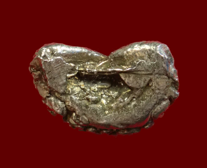 ชุด 3 องค์ สามกษัตริย์พระปิดตามหาลาภ หลวงพ่อสงฆ์ วัดเจ้าฟ้าศาลาลอย ปี 2519 สามกษัตริย์ 3 องค์ ได้แก่.. เนื้อตะกั่วอาบทอง 1 องค์ เนื้อตะกั่วอาบเงิน 1 องค์ เนื้อตะกั่วอาบทองแดง 1 องค์