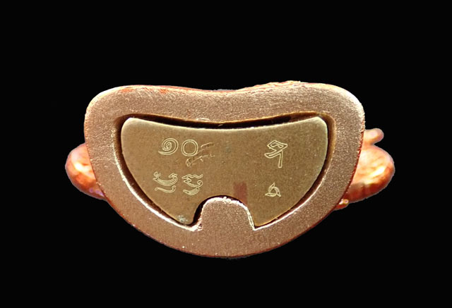 พระกริ่งพุทธศิลป์มุจลินท์นาคราชโพธิสักการ ปี 2563 (พระประจำวันเสาร์) *เป็นรุ่นแรก จากงานจิตรกรรม สู่งานประติมากรรม ศิลปะแห่งสีสัน* เนื้อบรอนซ์ไล่ระดับแดงส้ม Bronze Gradient Red-Orange (รายการที่ 1.5 แยกชุดกรรมการใหญ่ ) หมายเลข ๑๐ (พระสร้างเพียง 55 องค์) ข