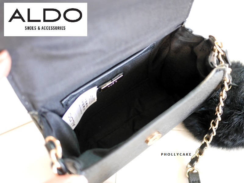 กระเป๋าสะพาย Aldo Astoewiel Crossbody Bag Neutral with Pom Pom กระเป๋า