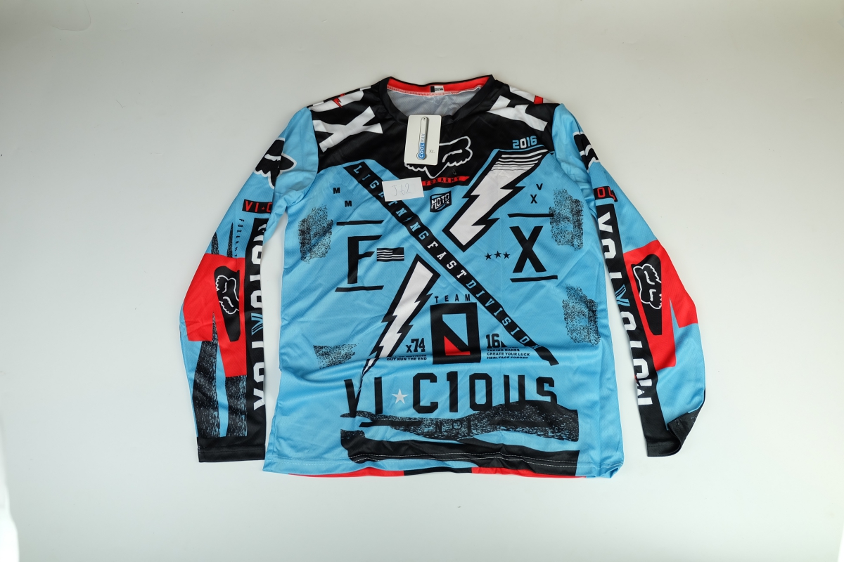 เสื้อคอกลม เสื้อวิ่ง เสื้อปั่นจักรยาน ขนาด XL ลดราคา รหัส J62 ราคา 190 ส่งฟรี ลงทะเบียน