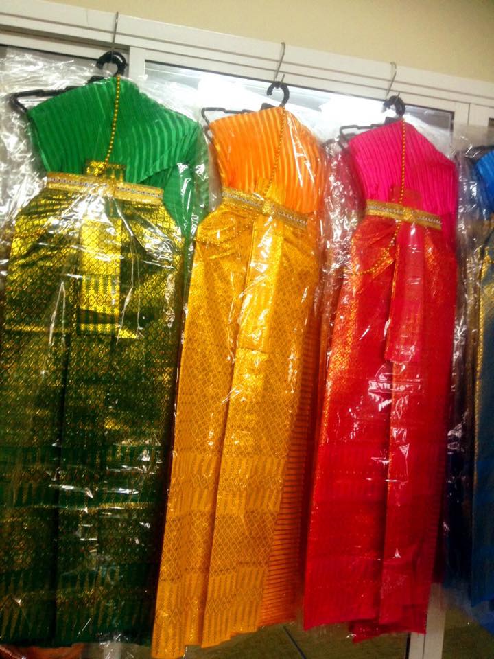 ชุดไทยแก้บน (แบบสวยครบเครื่อง) สไบอัดพลีส มีหลายสีให้เลือก