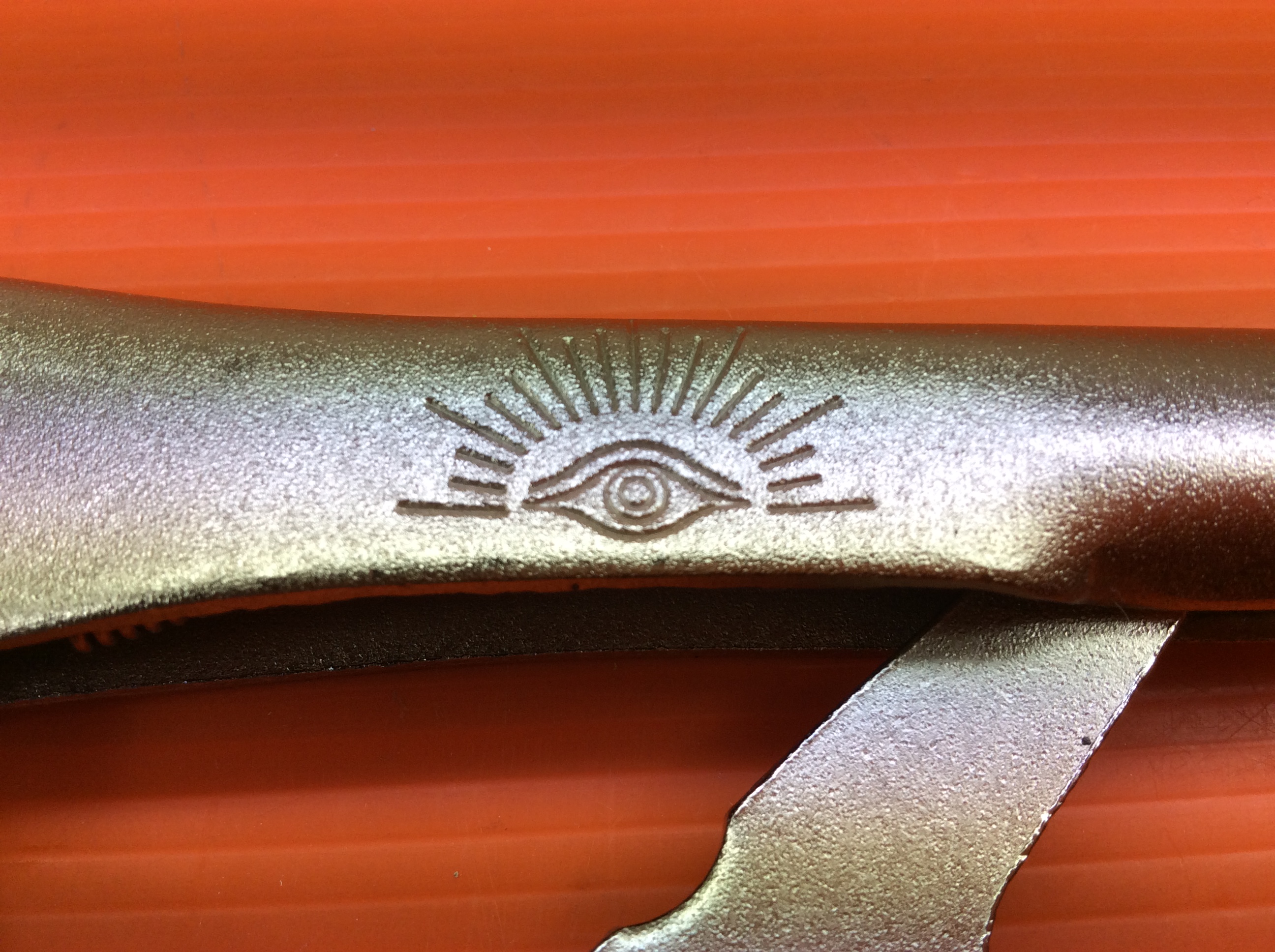 คีมล็อคตราตา ( 10 นิ้ว ) EYE BRAND