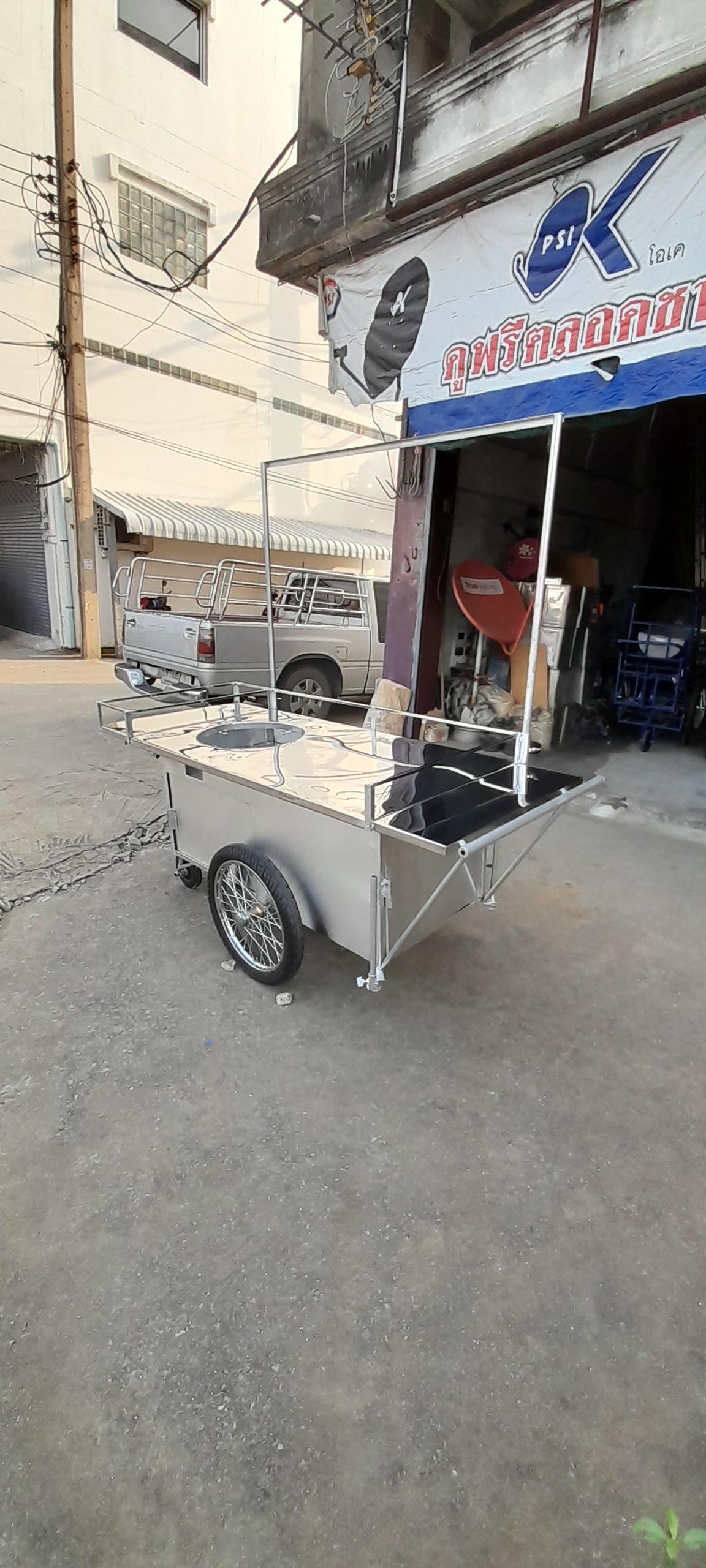 27022568รถเข็นขายโรตีทอดหน้าท็อปสแตนเลสปิดตู้อลูมิเนียมพร้อมเสาป้าย