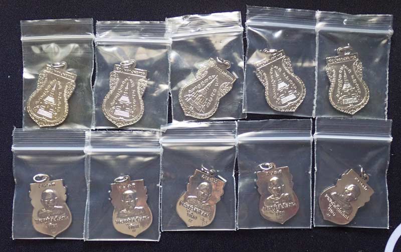 *10 เหรียญ* เหรียญพุฒซ้อน (ขี่คอ) หลวงพ่อทวดอาจารย์ทิม วัดช้างให้ ปี 2555 ชุบนิเกิ้ล จำนวน 5 เหรียญ เหรียญหัวโตหลวงพ่อทวดหลังอาจารย์ทิม วัดช้างให้ ปี 2555 ชุบนิเกิ้ล จำนวน 5 เหรียญ