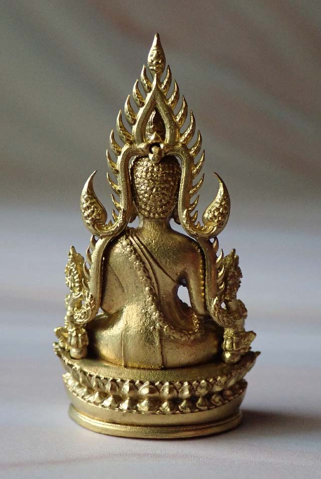 ลอยองค์ฉลุพระพุทธชินราช รุ่นจอมราชันย์ วัดพระศรีรัตนมหาธาตุ พิษณุโลก ปี 2555 เนื้อทองระฆัง หมายเลข 1365