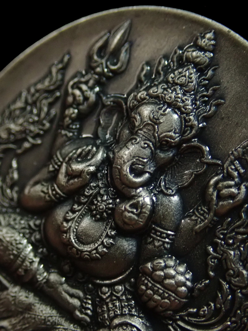 เหรียญพระพิฆเนศ รุ่นปฐมฤกษ์สร้างโรงพยาบาล วัดสมานรัตนาราม ปี2556 เนื้อเงินซาติน พิมพ์ใหญ่ หมายเลข 277