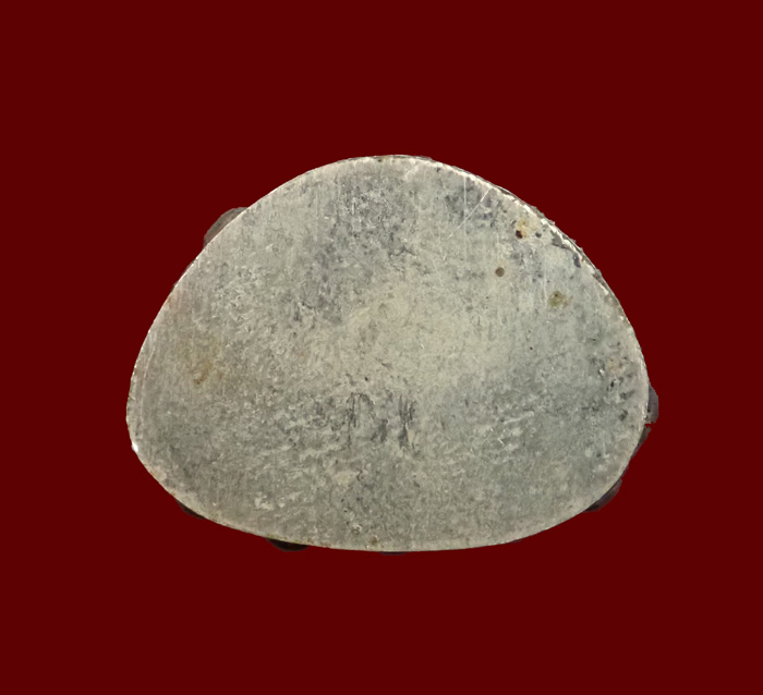 พระกริ่ง (รุ่นแรก) พ่อท่านเอื้อม ปชฺโชโต (พระครูอาทรธรรมพินิจ) สำนักปฎิบัติธรรมสวนป่าตลิ่งชัน พัทลุง ปี 2562 เนื้อโลหะก้นปิดแผ่นเงิน หมายเลข 173 (กริ่งดัง))