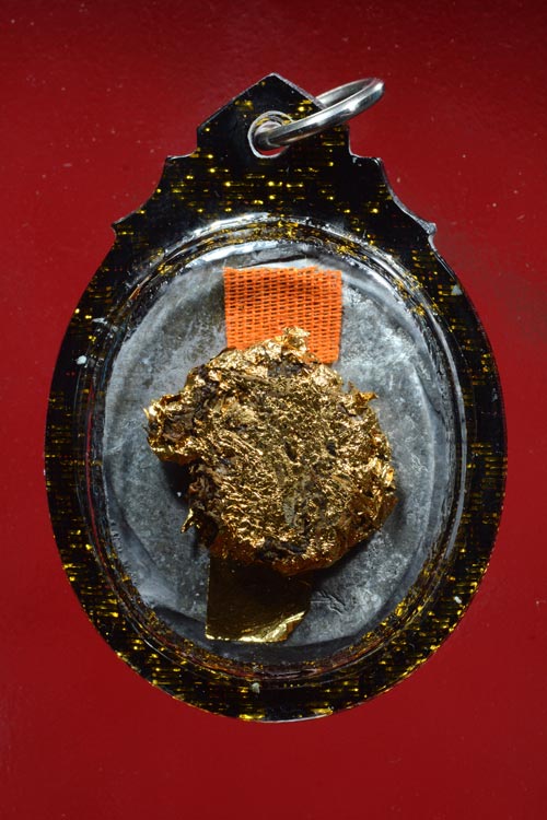 เหรียญหล่อเนื้อตะกั่วจารมือ พ่อท่านเอื้อม วัดบางเนียน จ.นครศรีธรรมราช (พิมพ์นั่งเต็มองค์)