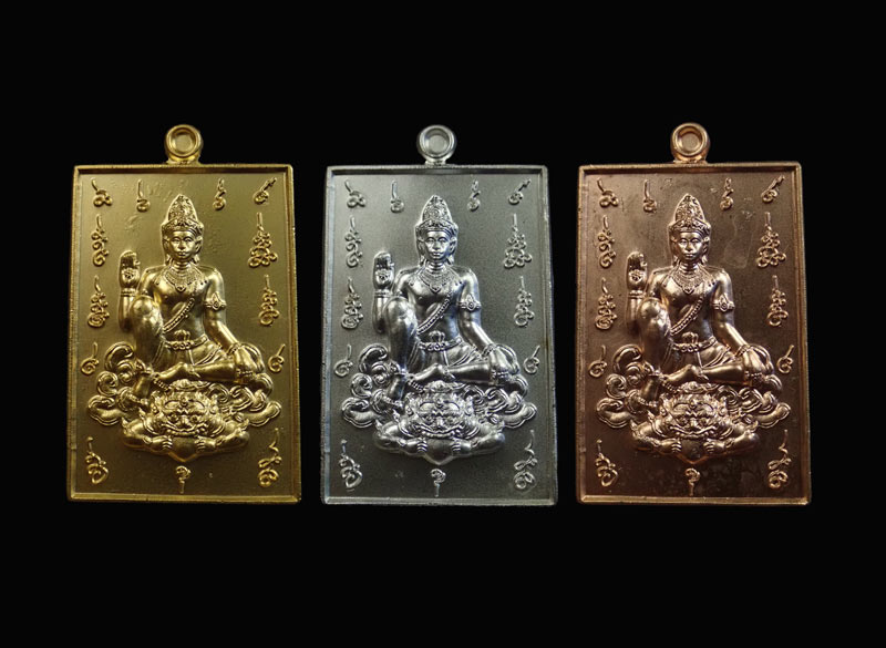 ชุดเหรียญ 3 องค์ รุ่นที่ระลึกงานพิธีอัญเชิญองค์พ่อจตุคามรามเทพประดิษฐาน ณ วิหารจังหวัดนราธิวาส 5 มิถุนายน ปี 2551 เนื้อชุบกระไหล่ทอง/ชุบกระไหล่เงิน และชุบกระไหล่นาก