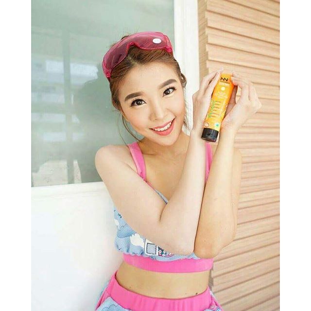 Fruity White Aqua DD Cream by NNK Nongnaka 60 ml. น้องนะคะ ฟรุ๊ตตี้ ไวท์ อควา ดีดี ครีม กันแดด กันน้ำ กันเหงื่อ ราคา 190 บาท