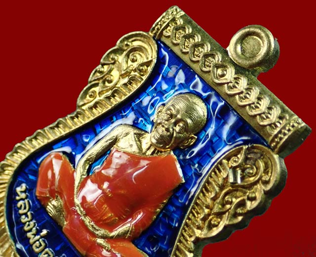 เหรียญเสมาหลวงพ่อคูณ วัดบ้านไร่ ปี2557 รุ่นนิรันตรายเหนือดวง เนื้อทองระฆังลงยาสีน้ำเงินจีวรเหลีอง (กรรมการ)