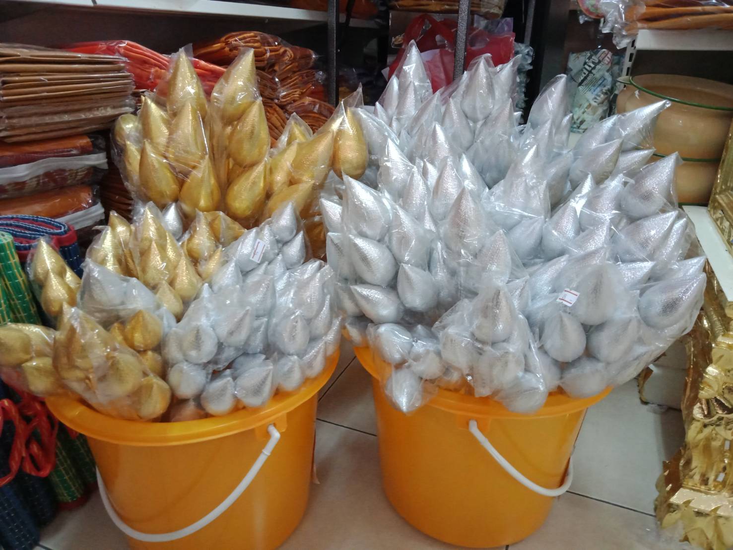 ดอกบัวเงินทอง (กลาง) *กำละ 6 ดอก