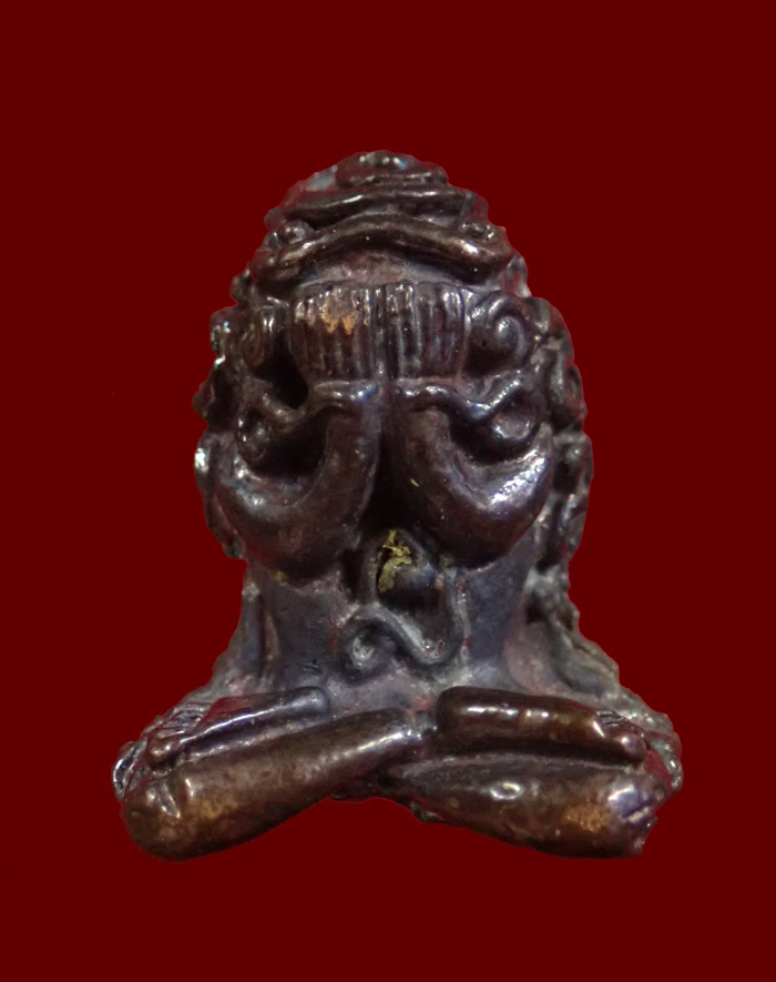 ชุด 3 องค์ สามกษัตริย์พระปิดตามหาลาภ หลวงพ่อสงฆ์ วัดเจ้าฟ้าศาลาลอย ปี 2519 สามกษัตริย์ 3 องค์ ได้แก่.. เนื้อตะกั่วอาบทอง 1 องค์ เนื้อตะกั่วอาบเงิน 1 องค์ เนื้อตะกั่วอาบทองแดง 1 องค์