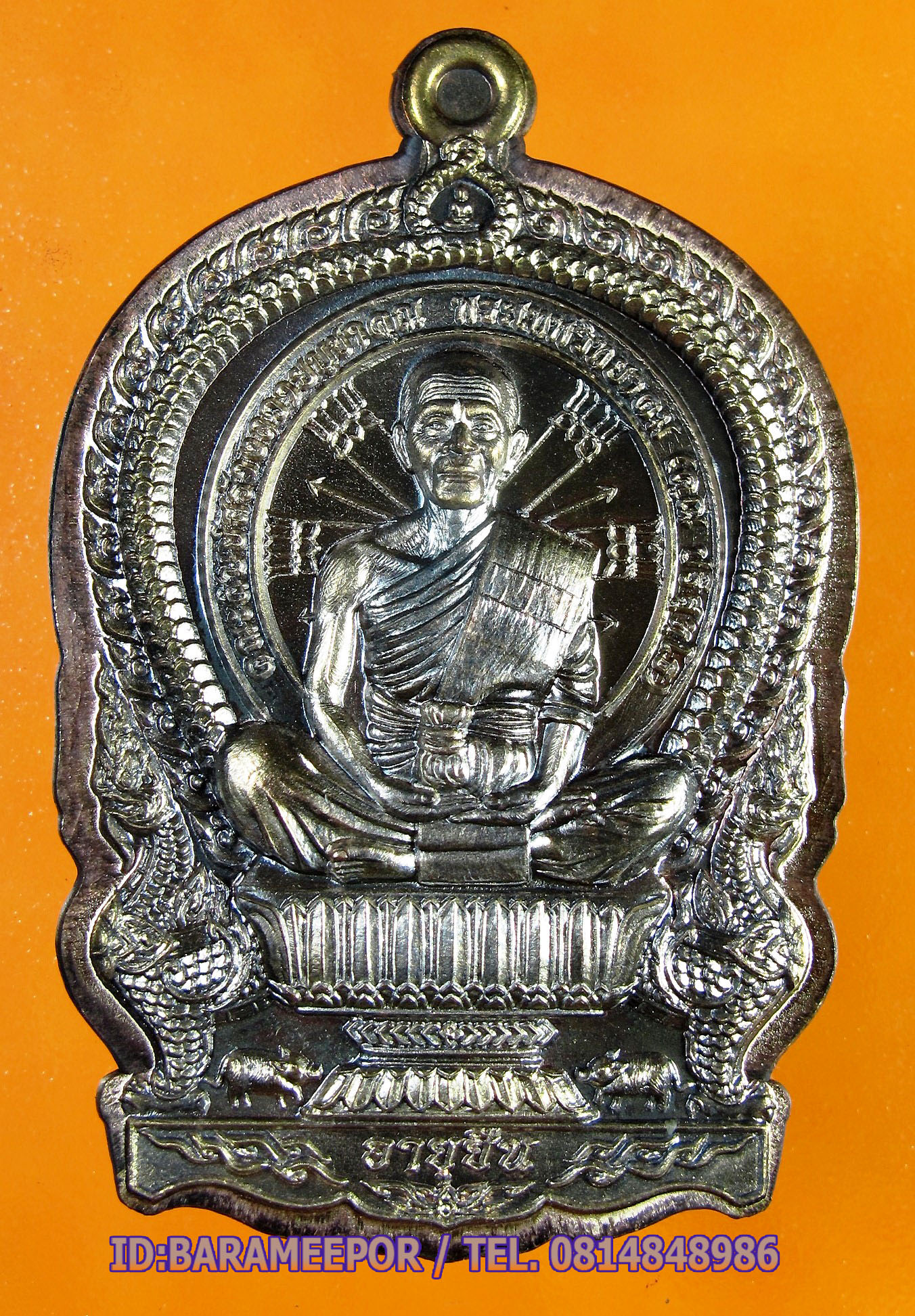 หลวงพ่อคูณ เหรียญเสมานั่งพาน รุ่น อายุยืน หลังหนุมานเชิญธง รุ่นแรก มีให้เลือก 5 เนื้อ