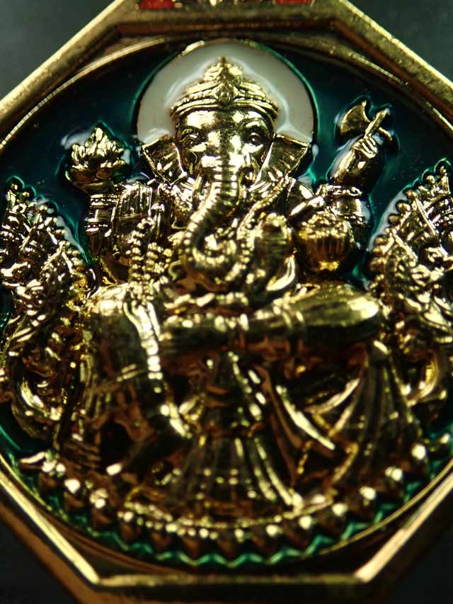 เหรียญพระพิฆเนศ (รุ่นแรก) นราธิวาส ปี2555 เนื้อชุบกระไหล่อทองลงยาสีเขียว (กรรมการ)