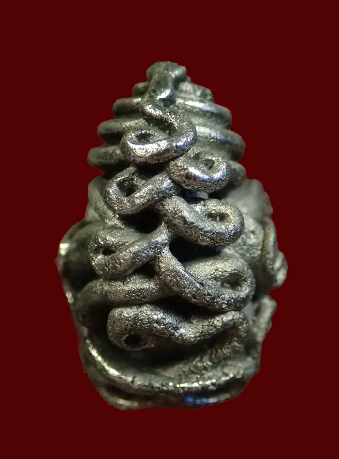 พระปิดตาในครรภ์ พ่อท่านเขียว วัดห้วยเงาะ ปัตตานี พ่อท่านเขียวอุปถัมภ์ (กลันตัน54) ปี 2554 เนื้อปัญจะโลหะผิวพรายเงิน หมายเลข 152