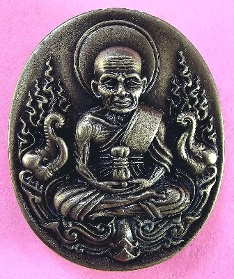 หลวงพ่อทวด 101 ปี อ.ทิม พิมพ์รูปไข่หน้าเลื่อนหล่อโบราณ หลังอาจารย์ทิม บรรจุมวลสารเก่าปี 2497 เนื้อทองขาวโบราณ