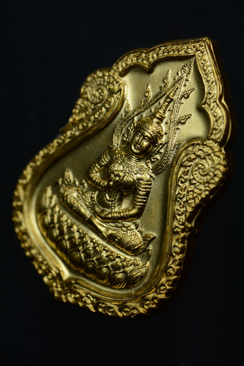 พระสุนทรีวาณี วัดสุทัศน์ พ.ศ.2549 เนื้อกะไหล่ทอง