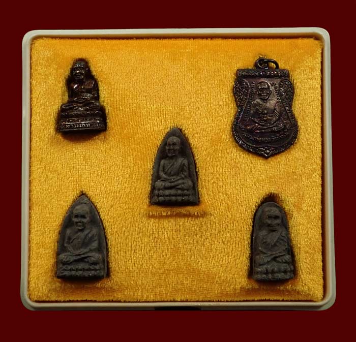 ชุด 5 องค์ หลวงพ่อทวด วัดช้างให้ รุ่น 111 ปี กระทรวงกลาโหม ปี 2540