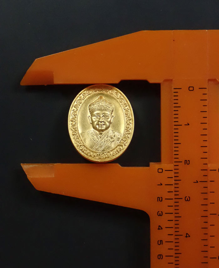 เหรียญไต้ฮงกง รุ่นที่ระลึก90ปีมูลนิธิป่อเต็กตึ๊ง กรุงเทพฯ ปี 2543 เนื้อกะไหล่อทอง พิมพ์เล็ก