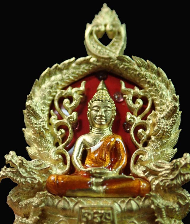 *เลขสวย 889* เหรียญฉลุ 3 ชิ้นหลวงพ่อโสธร จ.ฉะเชิงเทรา รุ่นเจริญพร ปี 2555 เนื้อทองระฆังลงยาสีชมพูฝังเพชร 5 เม็ด พิมพ์เล็ก หมายเลข 889