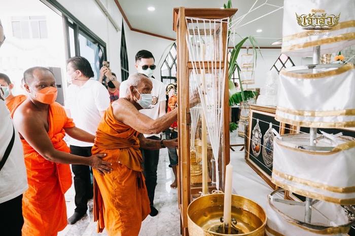 หลวงพ่อพัฒน์ ปุญญกาโม รุ่นเจ้าสัว เหรียญเสมา เนื้อสัมฤทธิ์ หน้ากากอัลปาก้า หลังชนวน